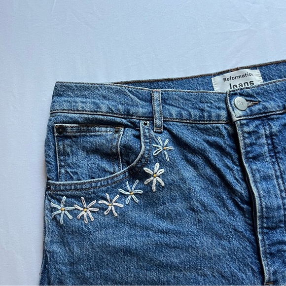 REFORMATION medium denim wash blue raw fray hem cut off daisy floral embroidery - Picture 3 of 7
